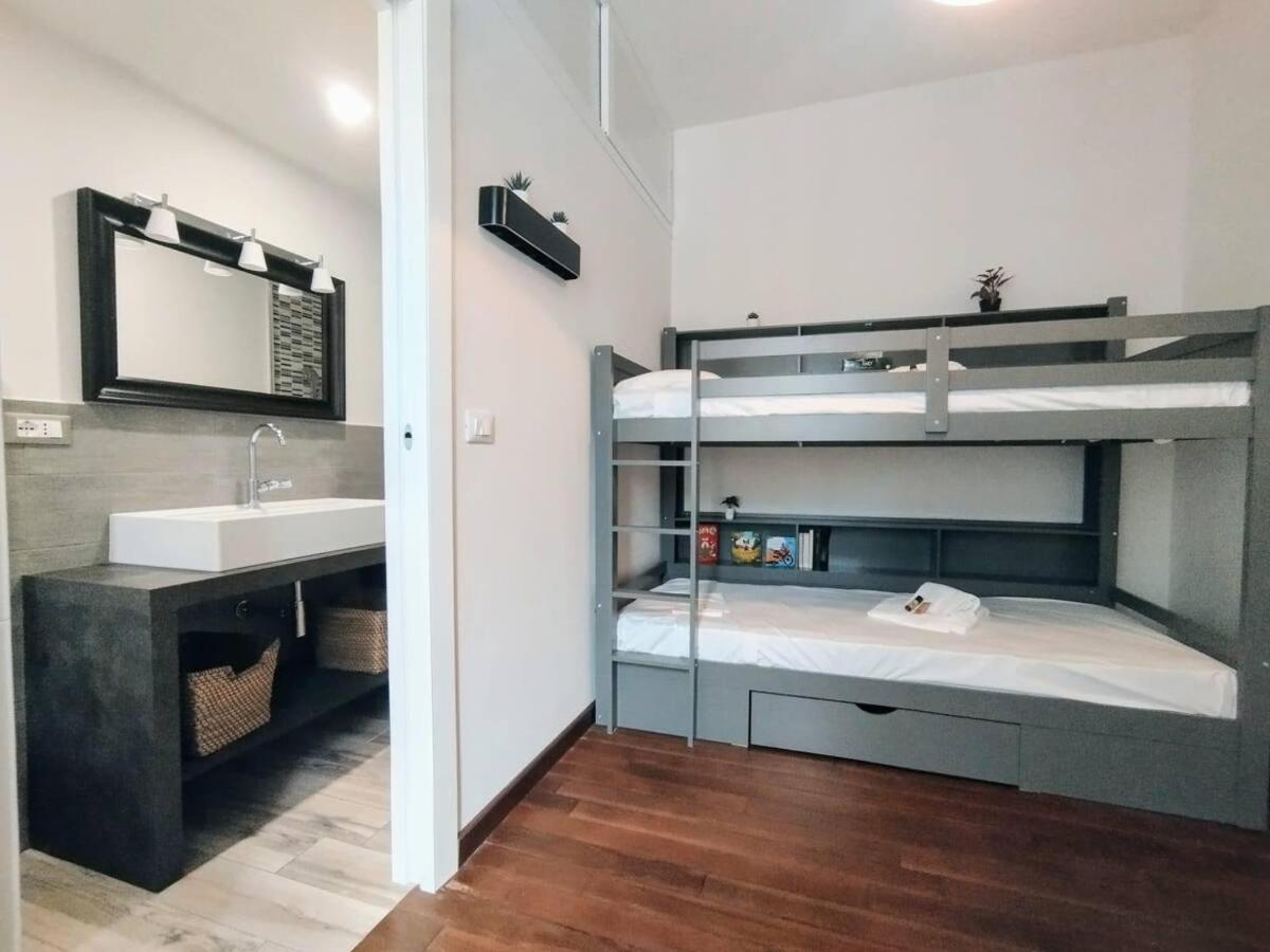 Joivy Spacious Family Apt For 4, In Carignano, Genua Exterior foto